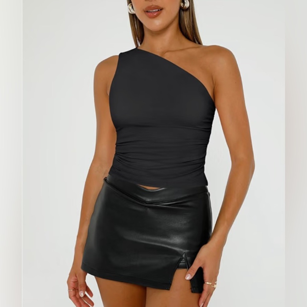 One shoulder double line black top